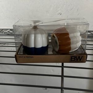 Pumpkin salt and pepper shakers
